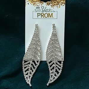 TLC "say yes to the prom" formal earrings NWT